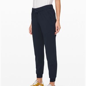 Lululemon On the Fly Joggers Women’s Size 4